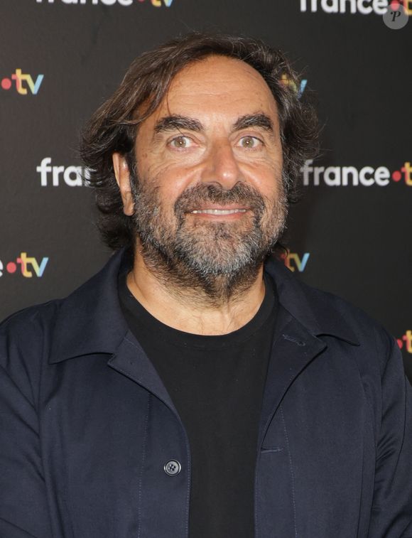 André Manoukian au photocall de la conférence de presse de rentrée de France Télévisions à Paris, France, le 4 septembre 2024. © Coadic Guirec/Bestimage