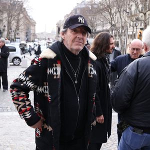 Jean-Luc Reichmann arrivant à la cérémonie funéraire de Rolland Courbis à l'église de la Madeleine à Paris, France, le 14 janvier 2026. Rolland Courbis, ancien footballeur français, entraîneur et commentateur médiatique au franc-parler, est décédé à l'âge de 72 ans. Photo par Jerome Domine/ABACAPRESS.COM