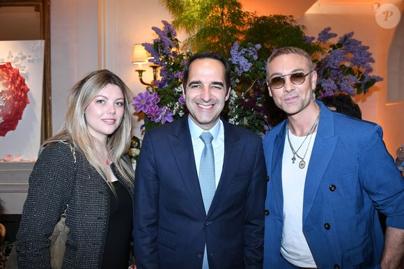 Héloïse Martin, Vincent Pimont (directeur de l’hôtel The Peninsula Paris), Maxime Dereymez - A l'occasion de la fête des Mères, Adriana Karembeu et Lenôtre s'associent pour créer l'entremets "Nina" au Pré Catelan à Paris le 29 avril 2025.
Cette création à quatre mains est le fruit d'une complicité artistique entre Adriana Karembeu, icône internationale de la mode, ambassadrice engagée, maman au grand cœur et Étienne Leroy Chef Patissier Lenôtre el Champion du Monde de la Pâtisserie.
Pensé comme une rose à offrir, l'entremets « Nina » est symbole de tendresse, de lien et de partage. Cette co-création soutient la Croix-Rouge française, 5% des bénéfices seront reversés à l'association, auprès de laquelle Adriana Karembeu est ambassadrice depuis plus de 25 ans. © Rachid Bellak/Bestimage