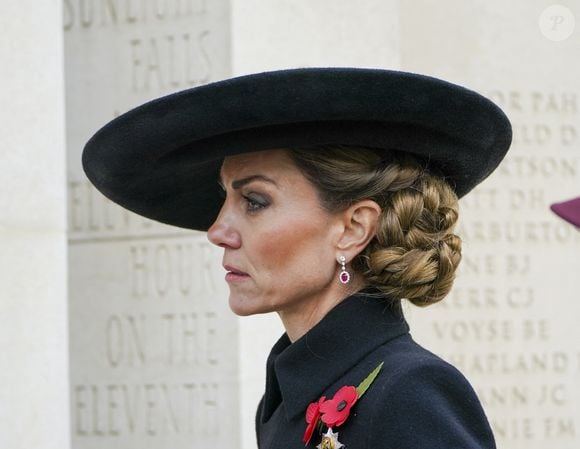 Kate Middleton lors de la cérémonie du souvenir organisée par la Royal British Legion au National Memorial Arboretum dans le Staffordshire.

Photo : Goff  / Bestimage
