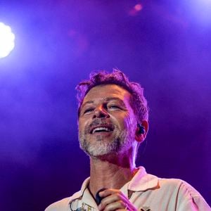 Christophe Mae se produit sur la scène du festival "Printemps de Pérouges" au château de Saint-Maurice-de-Rémens (01 - France) le 26/06/2026. © Sandrine Thesillat/Psnewz/Bestimage
