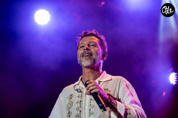 Christophe Mae se produit sur la scène du festival "Printemps de Pérouges" au château de Saint-Maurice-de-Rémens (01 - France) le 26/06/2026. © Sandrine Thesillat/Psnewz/Bestimage