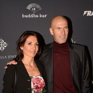 Zinedine Zidane est installé depuis plusieurs années à Madrid
Zinedine Zidane et sa femme Véronique - A l'occasion des 20 ans de la victoire de l'équipe de France, les bleus 98 se sont rendus à un dîner organisé au Buddha Bar avec tous les joueurs et leur famille © Rachid Bellak/Bestimage