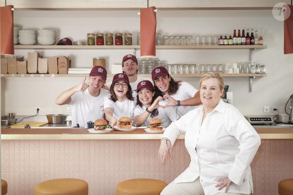 Exclusif - La cheffe étoilée Hélène Darroze vient d'ouvrir un nouveau restaurant bistronomique dédiée aux burgers haut de gamme "Jòia Bun" au 16 de la rue Michodière dans le 2ème arrondissement de Paris, France, le 16 mars 2023. © Jack Tribeca/Bestimage