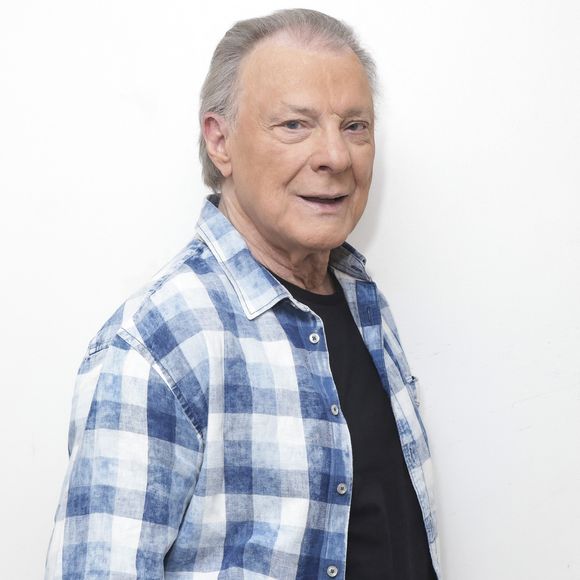 Exclusif - Herbert Léonard pose en marge de sa venue à "TPMP People", enregistrée le 17/03/2023, présentée par M. Delormeau. © Jack Tribeca / Bestimage