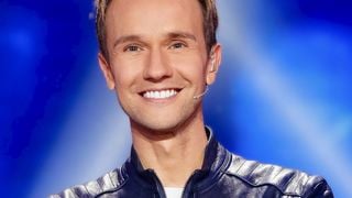 Cyril Féraud accueilli par le Père Fouras dans la bande-annonce de Fort Boyard, ce détail qui le distingue déjà d’Olivier Minne