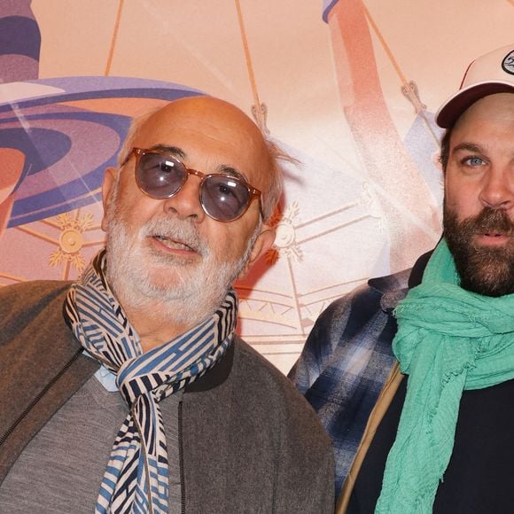 Gérard Jugnot et son fils Arthur Jugnot au photocall de la générale du spectacle "Tempo" du Cirque d'Hiver Bouglione à Paris, France, le 18 octobre 2025. © Coadic Guirec/Bestimage