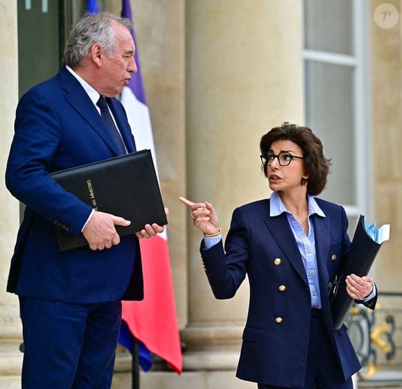 François Bayrou, Premier ministre, et Rachida Dati, Ministre de la Culture, à la sortie du conseil des ministres au palais présidentiel de l'Elysée à Paris, France, le 16 avril 2025. © Christian Liewig/Bestimage