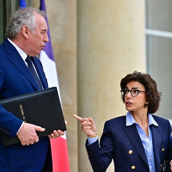 François Bayrou, Premier ministre, et Rachida Dati, Ministre de la Culture, à la sortie du conseil des ministres au palais présidentiel de l'Elysée à Paris, France, le 16 avril 2025. © Christian Liewig/Bestimage