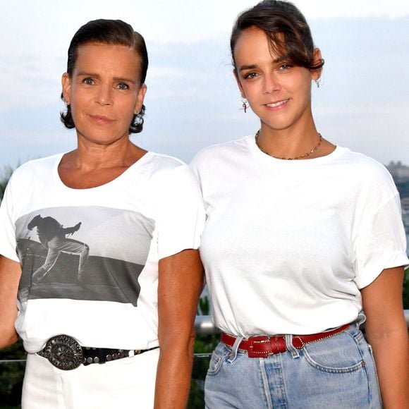 La princesse Stéphanie de Monaco et sa fille Pauline Ducruet durant la traditionnelle soirée d'été de Fight Aids Monaco au Sporting Club de Monaco, le 23 juillet 2022. 

Photo : Bruno Bebert / Bestimage