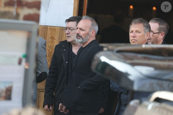 Manu Joucla, David Salles - Arrivées aux obsèques de Bruno Salomone en l'église Sainte-Anne de Polangis de Joinville-le-Pont (Val-de-Marne) le 23 mars 2026. © Cyril Moreau Dominique Jacovides / Bestimage