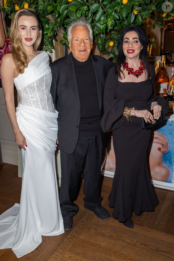 Karina Bogdanova, Massimo Gargia et Chahrazad Rizh. au dîner de Noël organisé par M.Gargia et C.Rizk au restaurant La Baia Paris le 23 novembre 2025.

© Sébastien Frémont / Bestimage