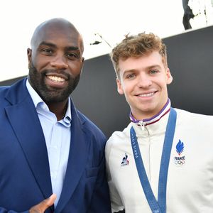 Léon Marchand et Teddy Riner, qui occupaient les deux premières places  l'an dernier, quittent le podium cette année.

Exclusif -  Teddy Riner, Léon Marchand - Remise des médailles par le président de la République à l'Arc de Triomphe aux athlètes lors de la parade des champions à l'occasion des Jeux Olympiques et Paralympiques Paris , sur l'avenue des Champs-Elysées à Paris. 
© Perusseau-Ramsamy / Bestimage