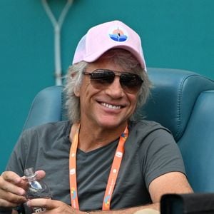 Jon Bon Jovi regarde Jasmine Paolini contre Aryna Sabalenka lors de l'Open de Miami au Hard Rock Stadium. Miami Gardens, Floride, USA le 27 mars 2025. Photo by Robert Bell/INSTARimages/ABACAPRESS.COM