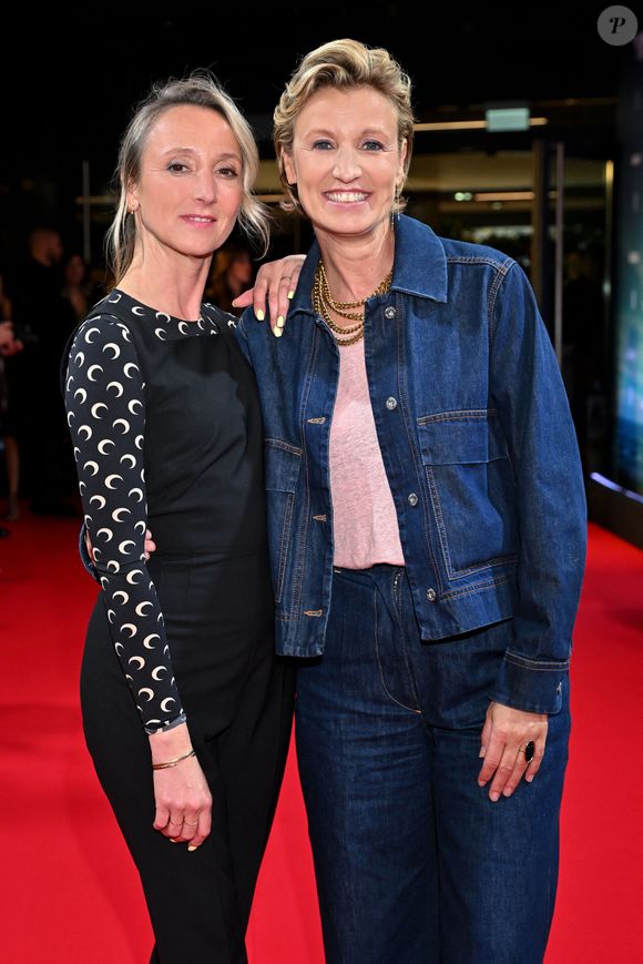 Mais demandez-lui de reprendre son accent et il revient tout de suite

Audrey Lamy, pour le film En Tongs au pied de l’Himalaya, et sa soeur Alexandra Lamy pour le film Louise Violet. - 6ème édition du festival Cinéroman à Nice le 1er octobre 2024. © Dominique Jacovides - Bruno Bebert / Bestimage