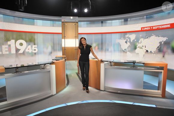 Si Claire Barsacq a eu d'autres expériences télé comme les émissions "C à vous", "Zone interdite" ou encore "On n'est plus des pigeons", elle décide pourtant de quitter le milieu.

La journaliste Claire Barsacq de M6 présente le journal télévisé du soir, à Neuilly sur Seine, France, le 7 septembre 2009. Photo par Christophe Guibbaud/Abaca