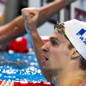 Léon Marchand remporte le 200m 4 nages au 22ème Championnat du monde de Natation à Singapour. C'est son 6ème titre de champion du monde. Psnewz /Bestimage
