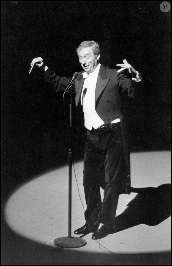 Image d'archive d'Yves Montand en concert
©AGENCE / BESTIMAGE