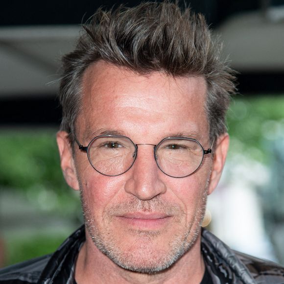 Il souhaitait utiliser un hélicoptère radio-commandé

Benjamin Castaldi assiste au 140e anniversaire des Deux Magots à Paris, France, le 29 avril 2024. Photo par Aurore Marechal/ABACAPRESS.COM