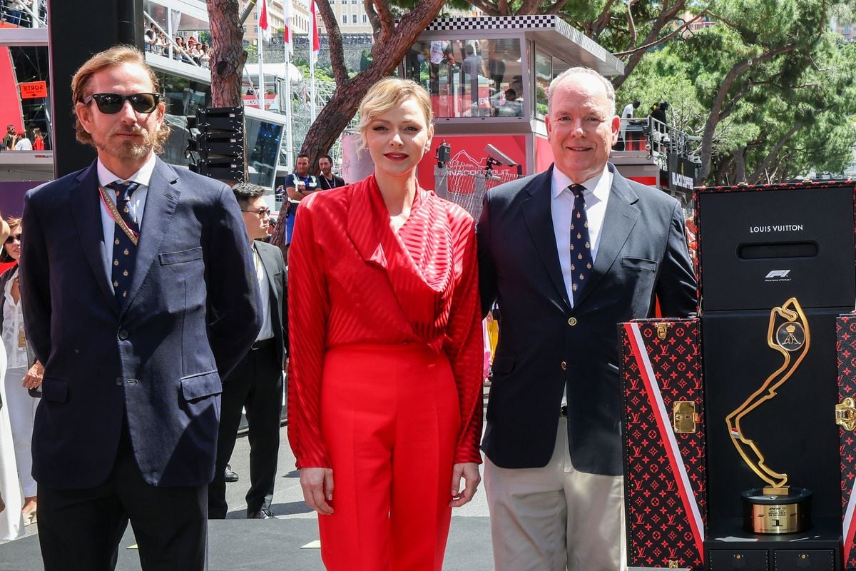 Photo : Pierre Casiraghi, la princesse Charlene de Monaco et le prince  Albert II de Monaco lors du Grand Prix de Formule 1 (F1) de Monaco, le 25  mai 2025. © Claudia Albuquerque/Bestimage - Purepeople