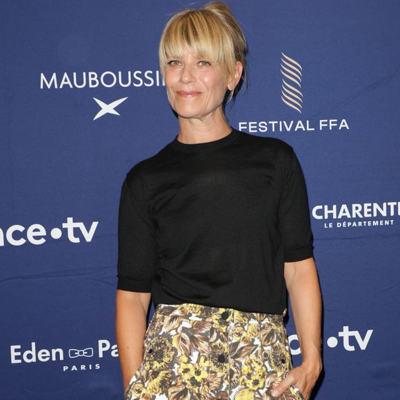 Isabelle Huppert était aux côtés de Marina Foïs, parfaite dans sa jupe trapèze à motifs fleuris.

Marina Foïs lors de la soirée d'ouverture avec la projection du film "La femme la plus riche du monde" lors de la 18ème édition du Festival Film Francophone (FFA) à Angoulême le 25 août 2025.

© Coadic Guirec / Bestimage