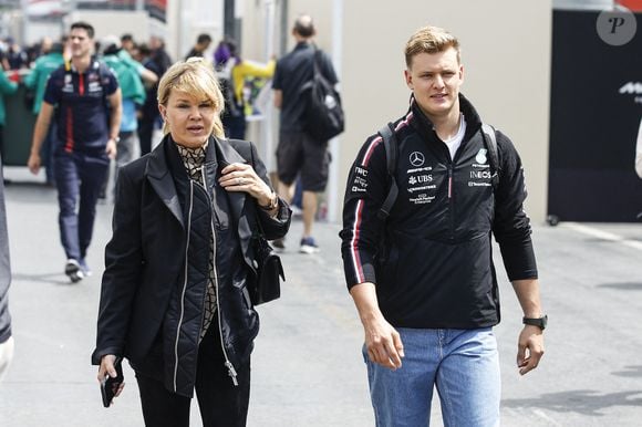 Mick Schumacher et sa mère Corinna Betsch - Personnalités lors des séances de qualifications du Grand Prix de Formule 1 à Baku en Azerbaïdjan. Le 28 avril 2023
© DPPI / Panoramic / Bestimage