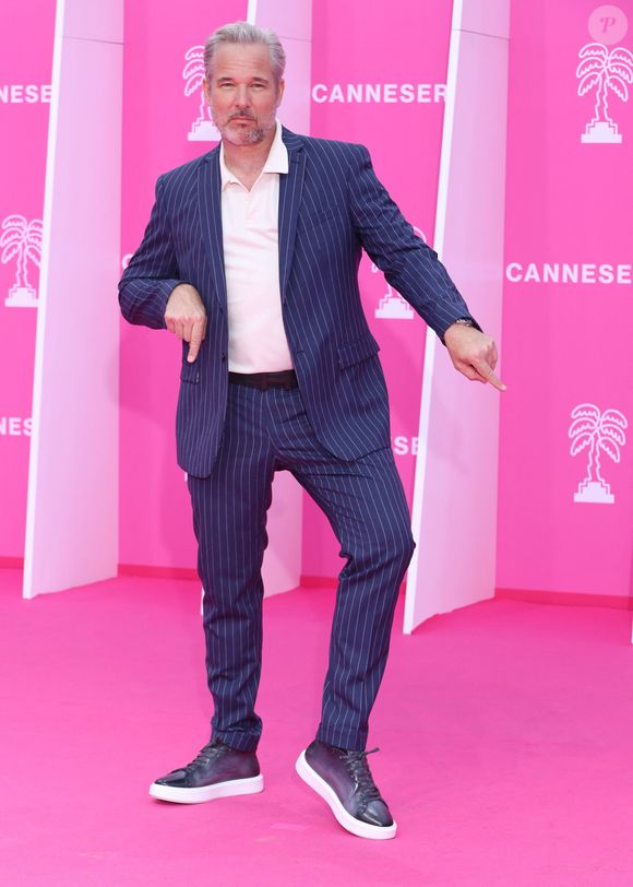 Cela a eu des conséquences sur sa vie professionnelle

Fabrice Deville sur le pink carpet lors du festival Canneseries saison 8 au palais des festivals à Cannes le 26 avril 2025.

© Denis Guignebourg / Bestimage