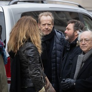 Lors de la cérémonie funéraire de l'acteur franco-danois Niels Arestrup devant l'église Saint-Roch à Paris, le 10 décembre 2024. Niels Arestrup, décédé le 1er décembre 2024 à l'âge de 75 ans, était un pilier du théâtre et du cinéma français depuis les années 1970, mais son profil a été rehaussé au niveau international au cours de la première décennie de ce siècle par deux films réalisés par Jacques Audiard. Photo par Nasser Berzane/ABACAPRESS.COM