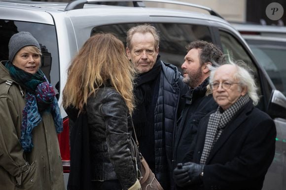 Lors de la cérémonie funéraire de l'acteur franco-danois Niels Arestrup devant l'église Saint-Roch à Paris, le 10 décembre 2024. Niels Arestrup, décédé le 1er décembre 2024 à l'âge de 75 ans, était un pilier du théâtre et du cinéma français depuis les années 1970, mais son profil a été rehaussé au niveau international au cours de la première décennie de ce siècle par deux films réalisés par Jacques Audiard. Photo par Nasser Berzane/ABACAPRESS.COM