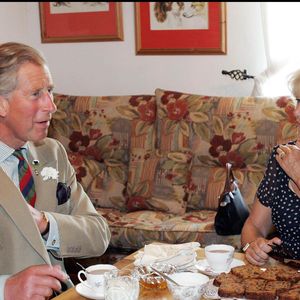 Ce qui nous pousse à nous interroger sur l'alimentation de la belle-mère des princes William et Harry. 

Charles et Camilla en visite