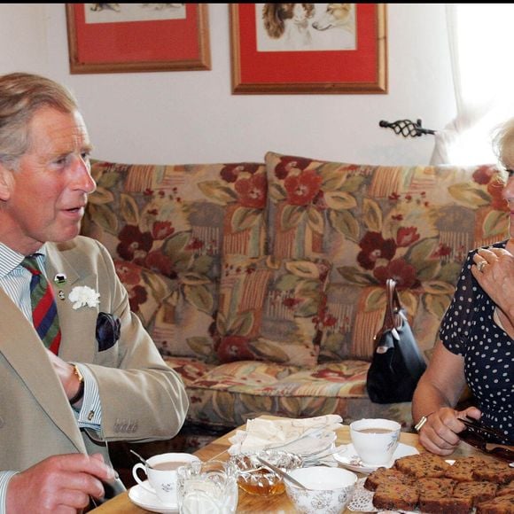 Ce qui nous pousse à nous interroger sur l'alimentation de la belle-mère des princes William et Harry. 

Charles et Camilla en visite