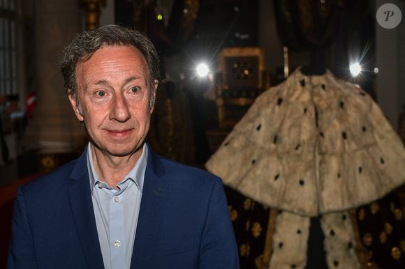 Les deux sociétés ont été condamnées à verser solidairement 232 718 euros à Stéphane Bern.

L'animateur radio et présentateur de télévision Stéphane Bern regarde l'exposition "Le Dernier Sacre" au Mobilier National à Paris le 10 avril 2025. Photo by Firas Abdullah/ABACAPRESS.COM  France Frankreich Ile-de-France Paris 