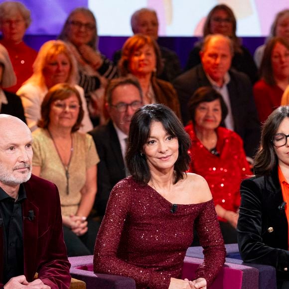 Exclusif - Franck Leboeuf , Chrislaure Nollet et sa fille lors de l'enregistrement de l'émission "Famille je vous aime" présentée par M.Drucker et qui sera diffusée le 29 décembre sur France 3, au studio Rive gauche, à Paris, France, le 2 décembre 2025. © Gaffiot-Perusseau/Bestimage