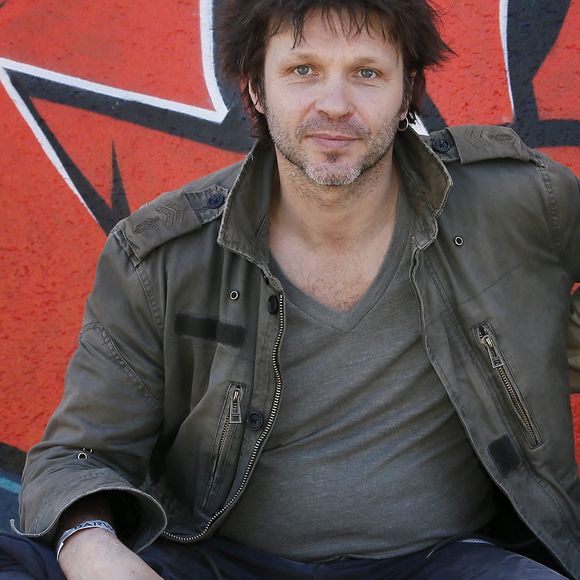Le chanteur Bertrand Cantat rejoint José Bove et sa fille Marie, tous deux candidats à l'élection européenne, lors d'un rassemblement Eurock'peennes à Bordeaux, France, le 17 mai 2014. Photo by Patrick Bernard/ABACAPRESS.COM
