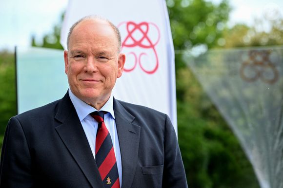 Le prince Albert II de Monaco, la princesse Charlene et son frère Gareth Wittsrock ont remis les prix du Formula E Monte Carlo Tee Prix au Monte Carlo Golf Club à La Turbie au dessus de Monaco, une compétition de golf caritative en amont du Grand Prix Eléctrique au profit de la Fondation Princesse Charlene de Monaco. Gareth Wiitstock a récompensé la 3eme équipe, le prince Albert la seconde équipe la Team Aurora avec comme capitaine Westbury Gillett, le directeur de la Formula E TV, et la princesse Charlene a récompensé les vainqueurs du tournoi, Mathilde Ostrowski, Emma Houlmiere, Seb Delannay et Maximilian Gunther. © Bruno Bebert/Bestimage