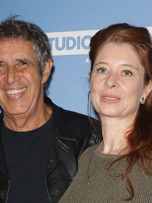 Julien Clerc accompagné de son épouse : il vient applaudir sa fille, réalisatrice acclamée dont la mère est Miou-Miou