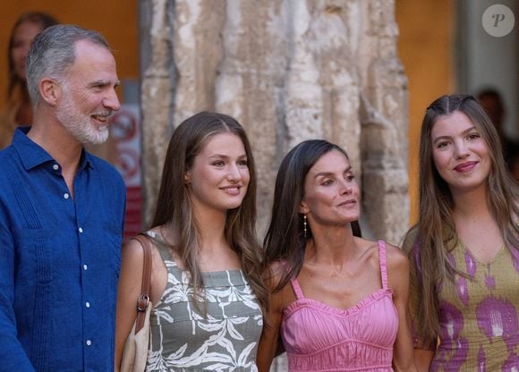 Le roi Felipe VI, la reine Letizia, la princesse héritière Leonor et la princesse Sofia visitent l'exposition "Paysage-Miro" de Joan Miro à La loge de Palma à Majorque, le 5 août 2025. LALO YASKY / BESTIMAGE