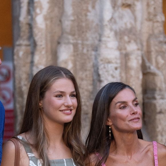 Le roi Felipe VI, la reine Letizia, la princesse héritière Leonor et la princesse Sofia visitent l'exposition "Paysage-Miro" de Joan Miro à La loge de Palma à Majorque, le 5 août 2025. LALO YASKY / BESTIMAGE