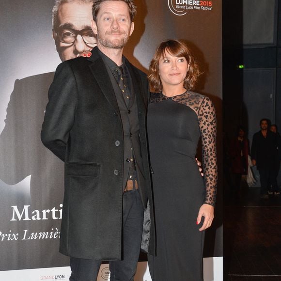Emma De Caunes s'est remariée avec Jamie Hewlett.

L'actrice Emma de Caunes et son mari Jamie Hewlett lors de la cérémonie des Prix Lumière, dans le cadre du 7e Festival Lumière à Lyon, en France, le 16 octobre 2015. Photo Julien Reynaud/APS-Medias/ABACAPRESS.COM