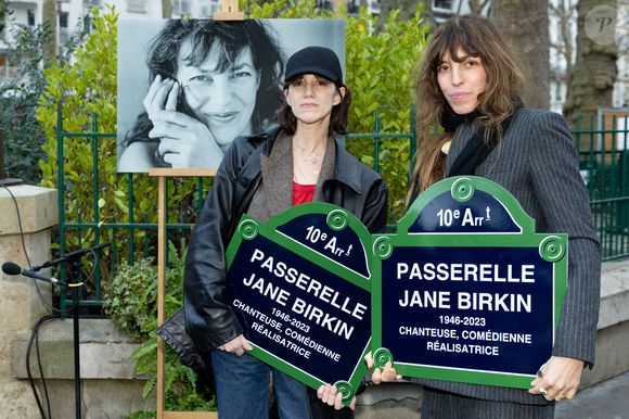 Lou Doillon et Charlotte Gainsbourg - Inauguration de la passerelle Jane Birkin devant les 41-43 quai de Valmy à Paris le 13 décembre 2025. © Cyril Moreau / Bestimage