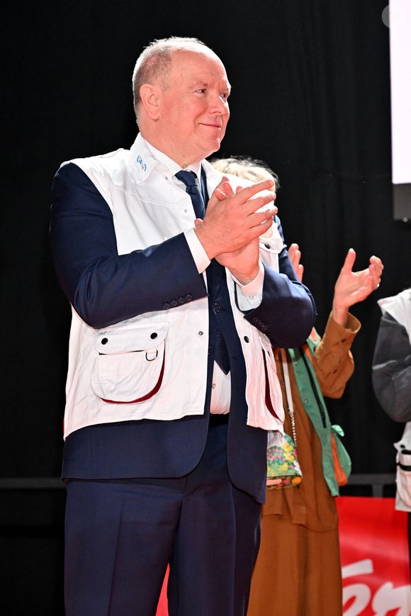 Le prince Albert II de Monaco a donné le départ de la 34eme édition du Rallye des Gazelles, depuis le chapiteau de Fonvieille à Monaco, en compagnie de Dominique Serra, la fondatrice et présidente du Rallye, de la marraine de coeur pour 2025, Luana Belmondo, Nadia Fettah Alaoui, la ministre de l'Economie et des Finances du Royaume du Maroc, du président du Conseil National Monégasque, Thomas Brezzo, et des personnalités du gouvernement, le 12 avril 2025 © Bruno Bebert / Bestimage