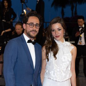 Thomas Hollande et Émilie Broussouloux assistent à la projection de "R.M.N" lors de la 75e édition du festival de Cannes au Palais des Festivals le 21 mai 2022 à Cannes, France. Photo de Shootpix/ABACAPRESS.COM