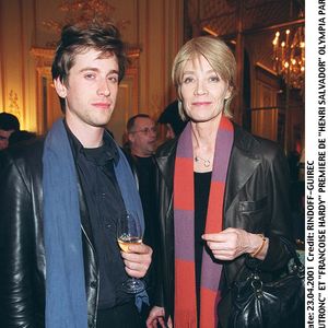 "Je l'envoie chier très tôt et très violemment, devant mes potes, qui sont sciés"

Archives - Françoise Hardy et Thomas Dutronc à l'Olympia. RINDOFF-GUIREC / BESTIMAGE