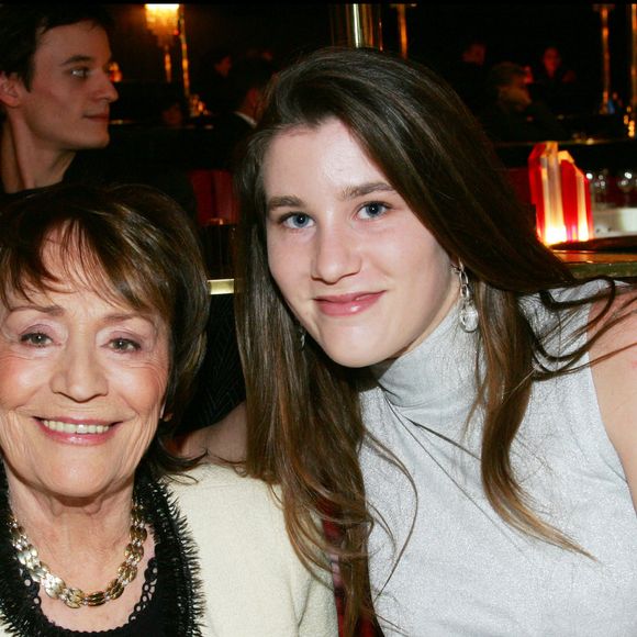 Annie girardot et sa petite‑fille Lola - Cérémonie et soirée « Globes de cristal, art et culture 2007 » au Lido de Paris

La cérémonie Globes de Cristal 2007 a eu lieu le 5 février 2007.

Photo : RINDOFF-BORDE / BESTIMAGE