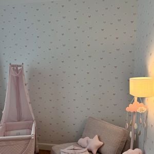 Malika Ménard nous fait visiter la chambre de son futur bébé.

Appartement de Malika Ménard dans Paris, la chambre de sa petite fille.