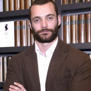 Exclusif - Louis Sarkozy en séances de dédicaces pour son livre "Napoléon Bonaparte - L'empire des livres" (Éditions Passés composés) à la librairie Lamartine à Paris. 
© Cédric Perrin/Bestimage