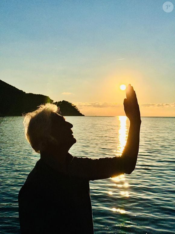 En plus de Paris, le chanteur vit près Sanary-sur-Mer

Gérard Lenorman au coucher de soleil ©Instagram - Gérard Lenorman