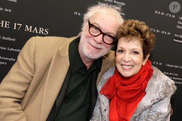 Un moment très fort

Catherine Laborde et son mari Thomas Stern - Salon du livre de Paris le 16 mars 2019. © Cédric Perrin/Bestimage