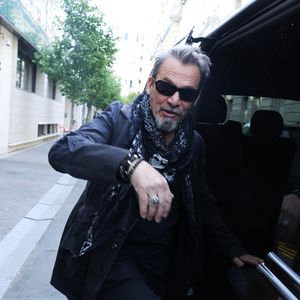 Florent Pagny quitte les studios RTL à Neuilly-sur-Seine le 2 Mai 2025. © Denis Guignebourg/BestImage