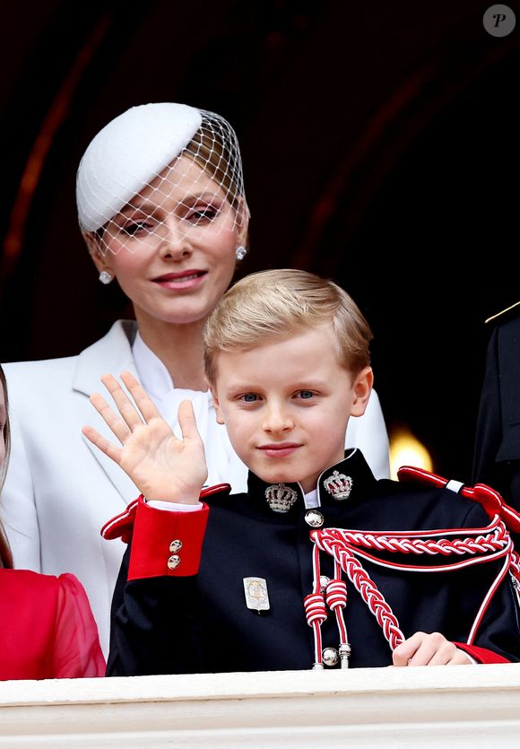 La princesse Charlène de Monaco, Le prince Jacques de Monaco, marquis des Baux - La famille princière de Monaco au balcon du palais, à l'occasion de la Fête Nationale de Monaco, le 19 novembre 2025. © Dominique Jacovides/Bestimage